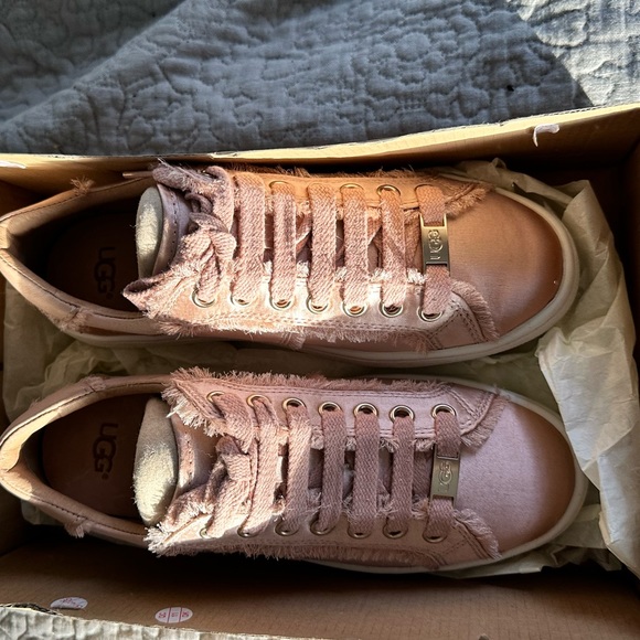 NIB!!! UGG Milo Spill Seam Sneakers - Picture 8 of 8